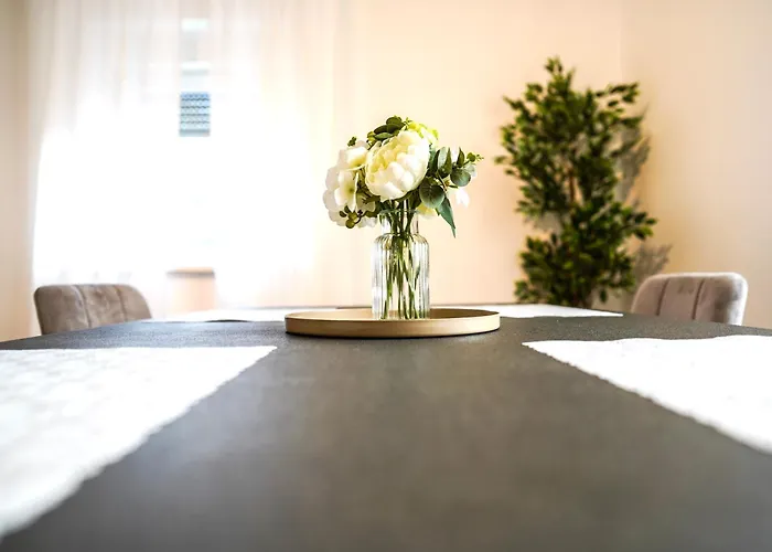 Geraeumige 120qm Maisonette Mit Balkon Wehome Komfort Apartamento